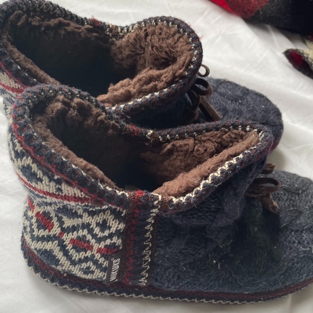 MUK LUKS SLIPPER BOOTIES BLUE BROWN RED COZY